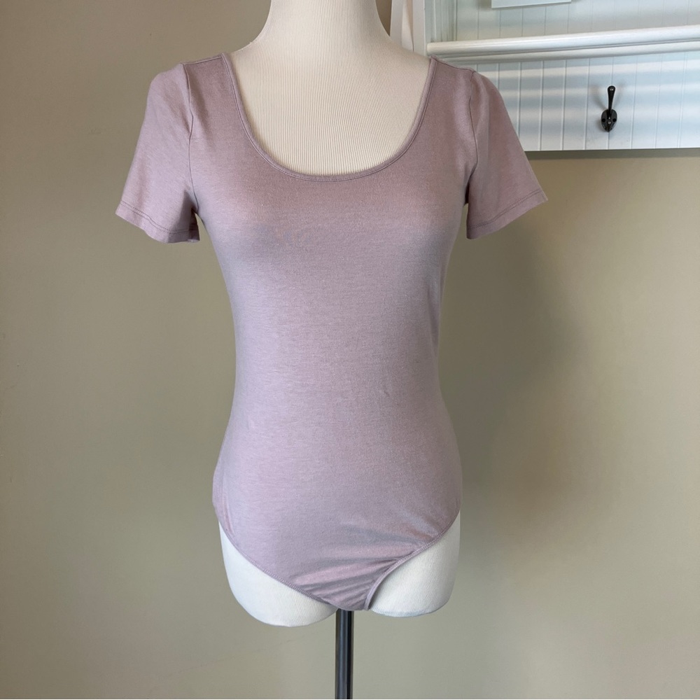 Charlotte Russe Neutral Short Sleeve Scoop Neck Body Suit Women’s Size S